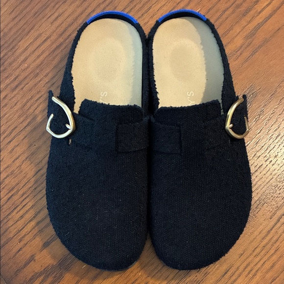 Rothy’s The Buckle Clog
Soft Black Bouclé - Picture 6 of 8